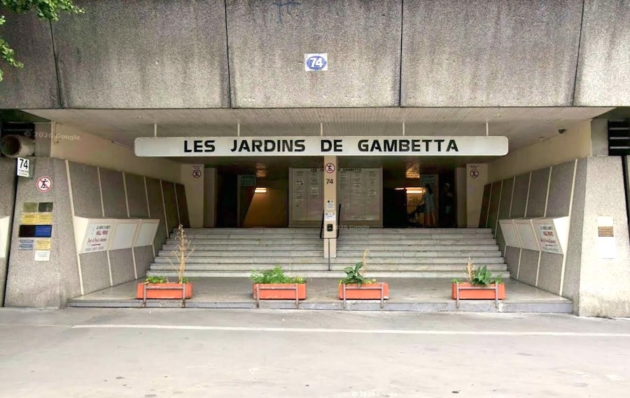 Vue de l'entrée de l'immeuble